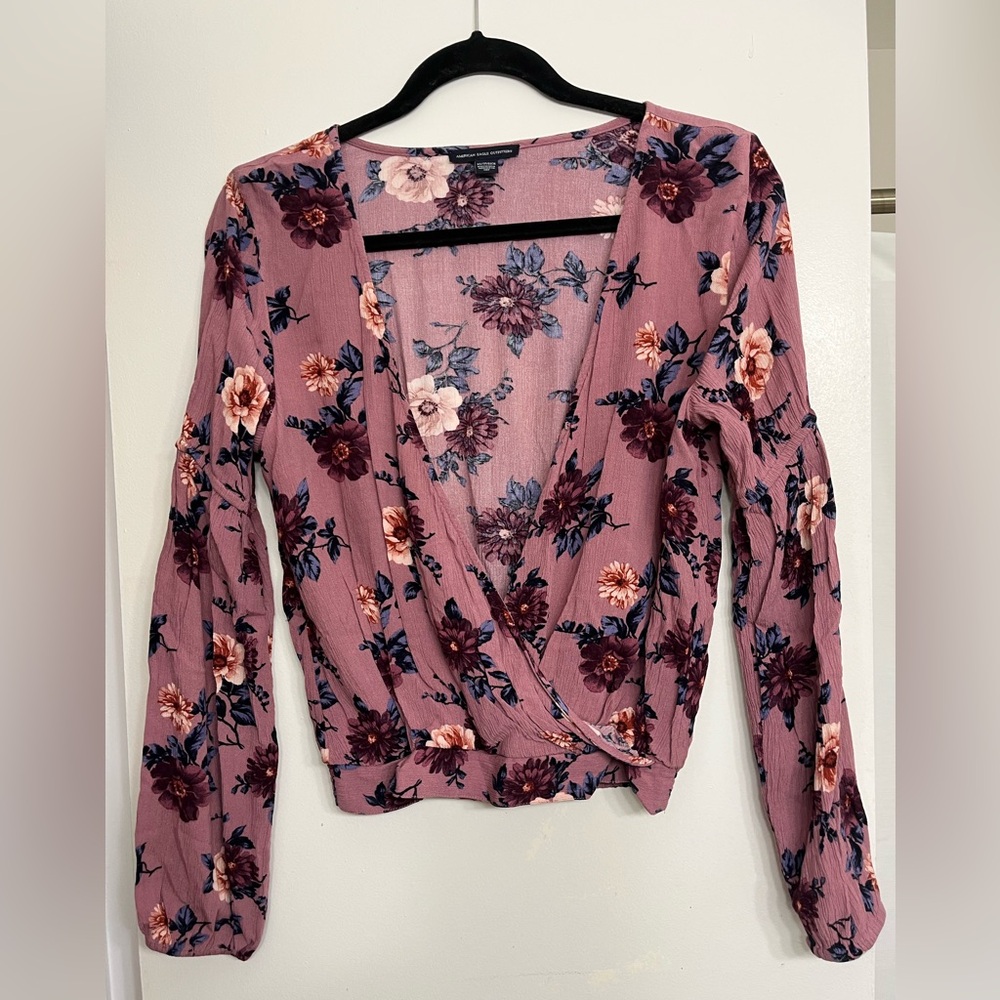 American Eagle Women’s Long Sleeve Floral Wrap Top. Size XS